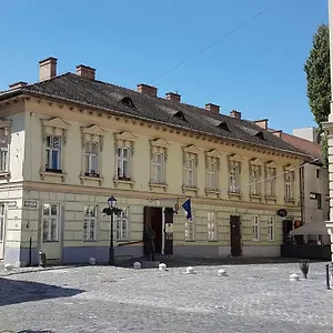  Apartament Stylish Historic Flat For 4 In Heart Of Oldbuda